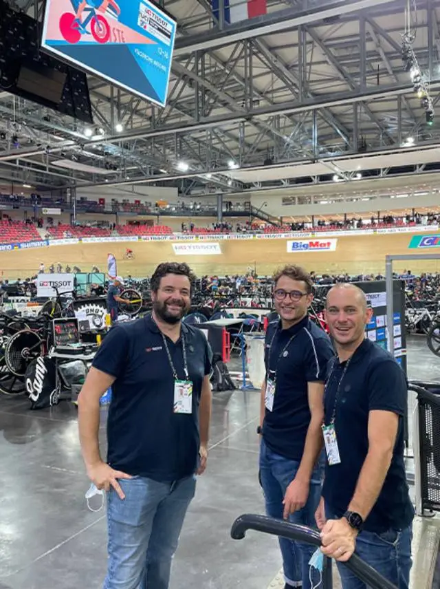 Chefs de projet Quick-Off sur une compétition internationale de cyclisme sur piste
